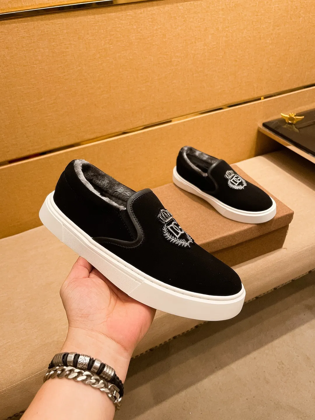P360🚘🚘【DG】🔥 Velvet lining 🔥High-end men's shoes brand official website 1:1 latest masterpiece: the upper is made of Italian imported first-layer cowhide with Shushi original anti-slip and wear-resistant outsole🔥, making walking more convenient and comfortable! An exclusive new model, a stunning work, a beautiful 1:1 replica [color] compared to the official quality! Create a fashionable personality to set off your uniqueness! A must-have for trendy men! Classic 🔥Size: 38-44 Color: 🔥 3⃣️colors available🔥